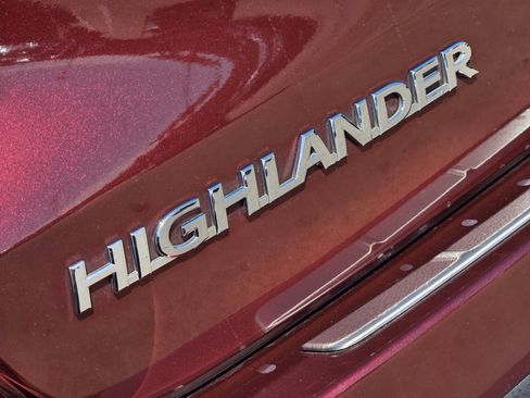 Used 2016 Toyota Highlander LE image 8