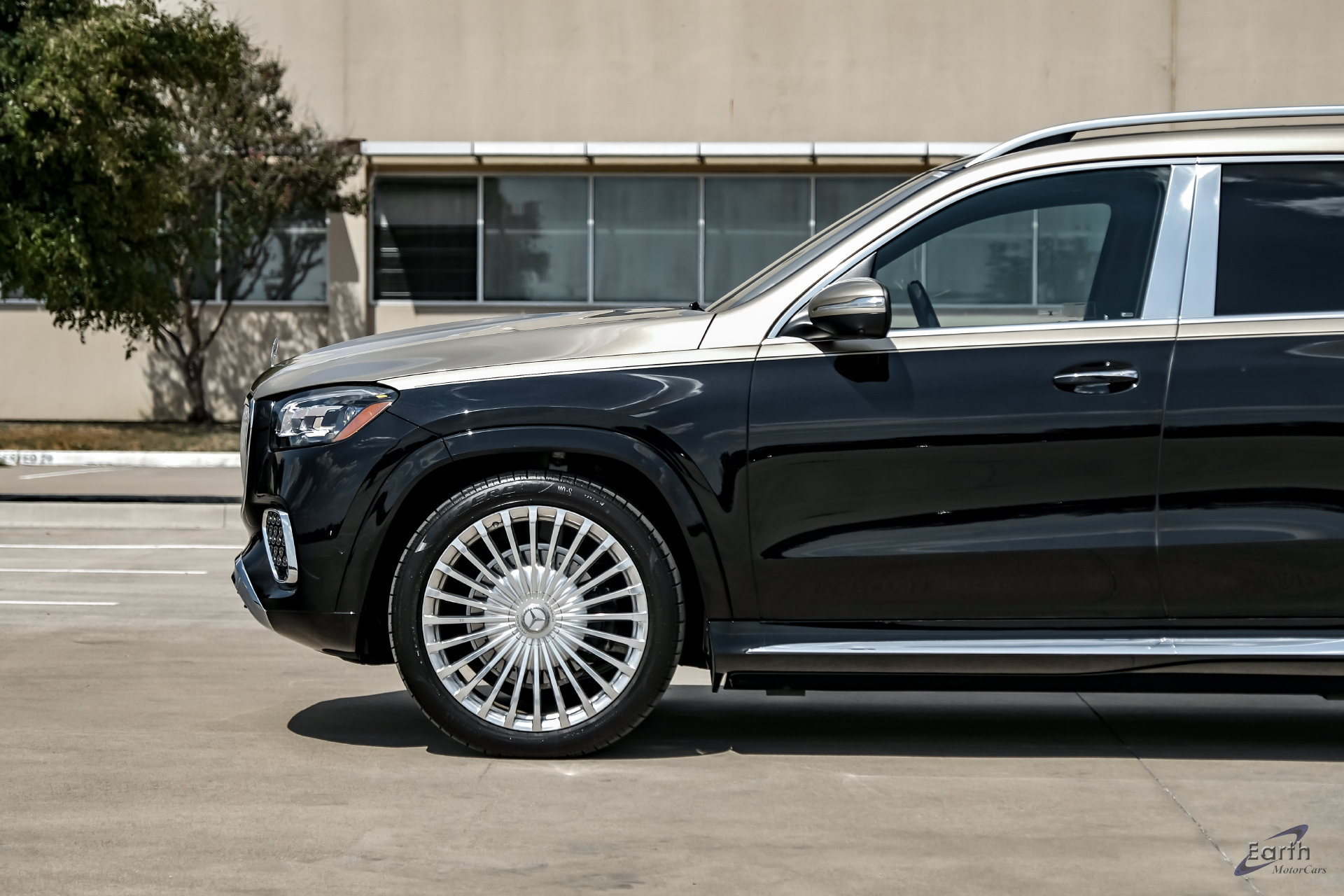 Used 2024 Mercedes-Benz Maybach GLS 600 4MATIC image 9