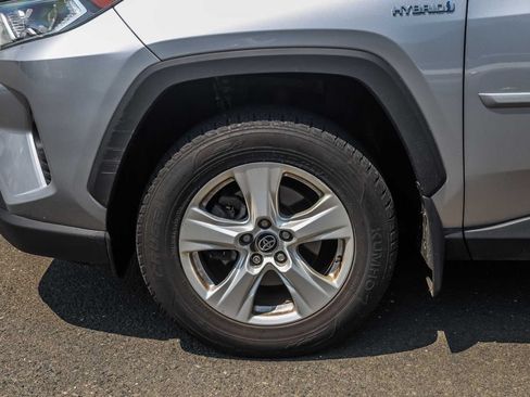 Used 2021 Toyota RAV4 XLE w/ XLE Grade Weather Package AWD/4WD image 9