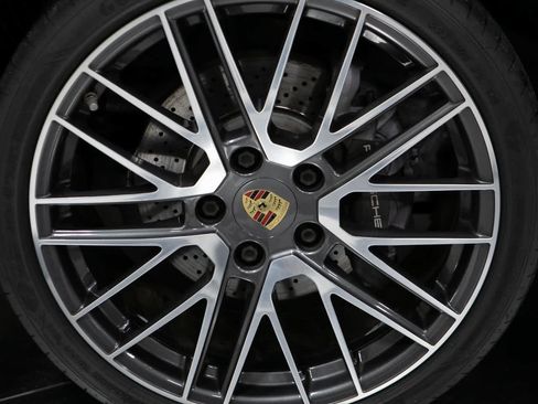 Certified 2022 Porsche 911 Carrera image 11