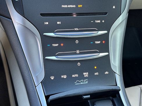 Used 2014 Lincoln MKZ Hybrid image 17