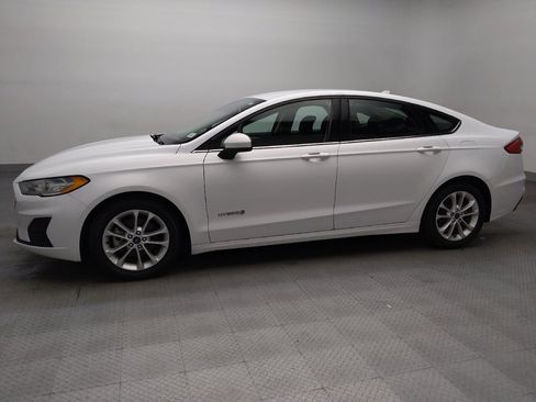 Used 2019 Ford Fusion SE FWD image 2