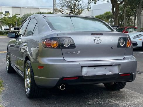 Used 2005 MAZDA MAZDA3 s w/ Moonroof & 6-CD Pkg FWD image 8