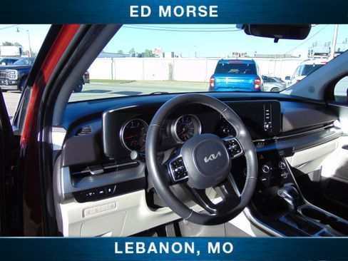 Used 2023 Kia Carnival LX image 10
