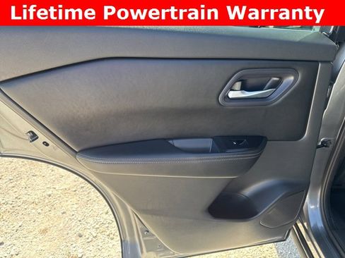 Used 2024 Nissan Rogue SV image 12