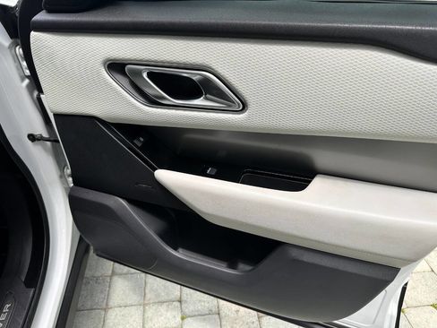 Used 2019 Land Rover Range Rover Velar S AWD/4WD image 64