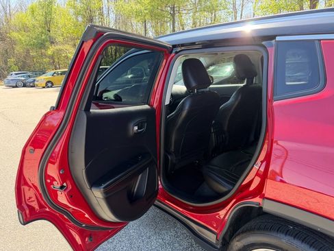 Used 2018 Jeep Compass Limited w/ Navigation Group AWD/4WD image 13
