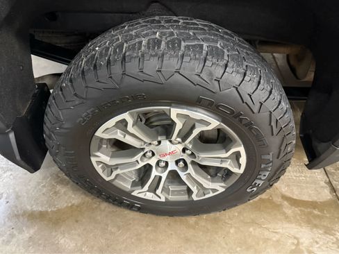 Used 2019 GMC Sierra 1500 SLE image 9