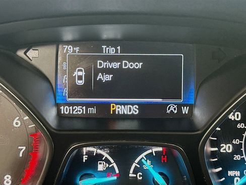 Used 2018 Ford Escape SE image 18