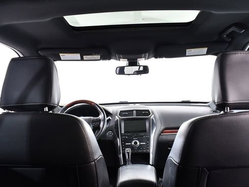 Used 2018 Ford Explorer Platinum image 17