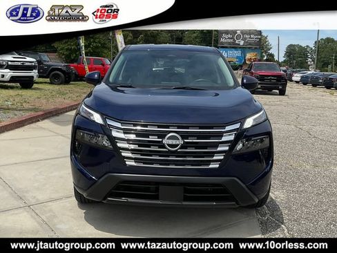 Used 2025 Nissan Rogue SV FWD image 2