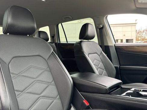 Used 2024 Volkswagen Atlas SE image 30