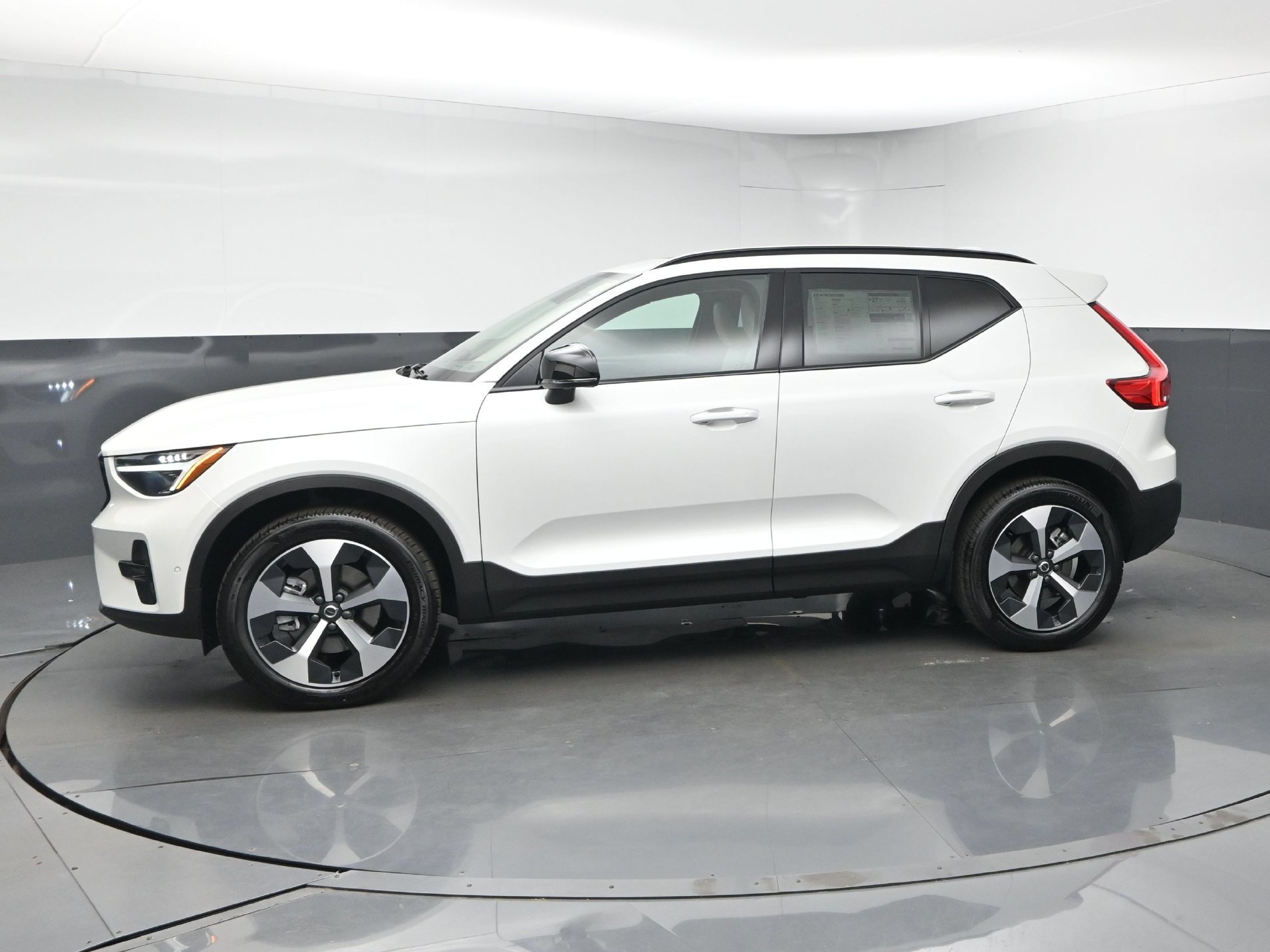 New 2026 Volvo XC40 B4 Plus w/ Protection Package Premier FWD image 4