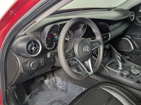 Used 2019 Alfa Romeo Giulia w/ Nero Edizione RWD image 11