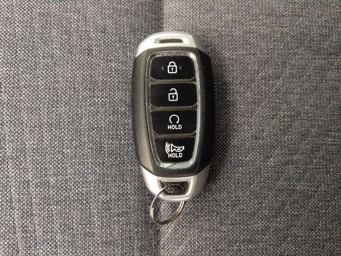 Used 2020 Hyundai Venue FWD image 32