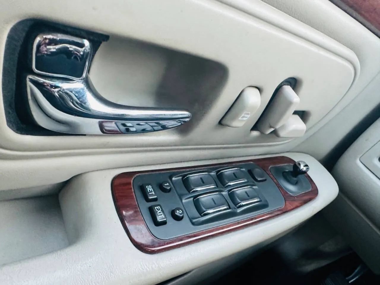 Used 1998 Cadillac De Ville FWD image 27