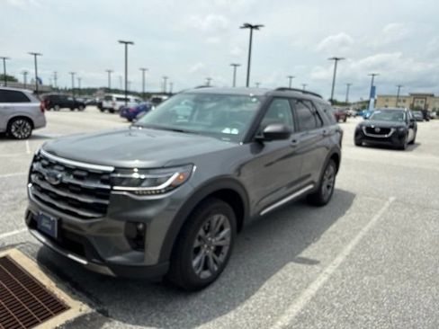 Used 2025 Ford Explorer Active w/ Active Comfort Package AWD/4WD image 1