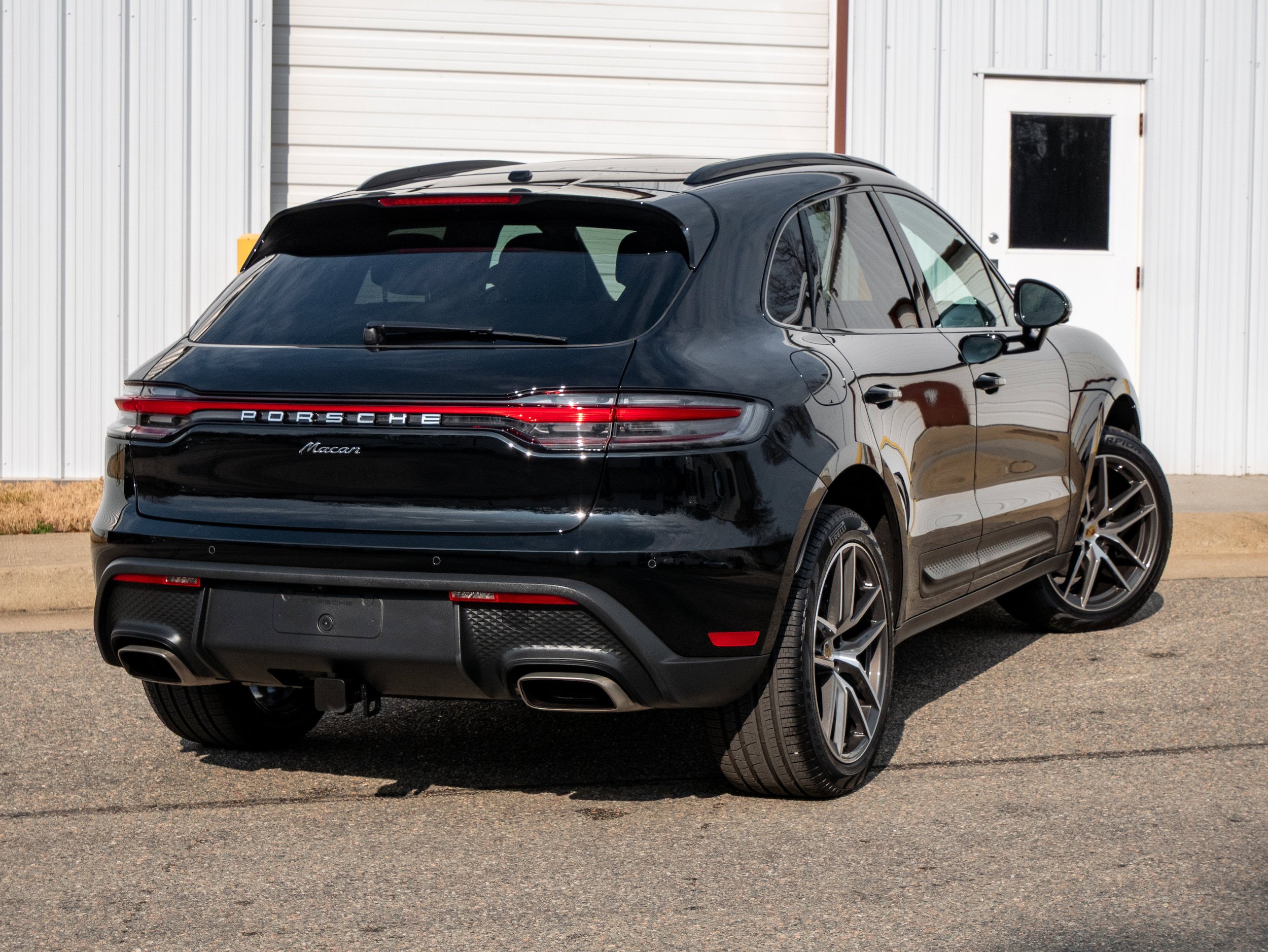 Certified 2025 Porsche Macan AWD/4WD image 7