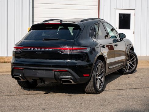 Certified 2025 Porsche Macan image 7