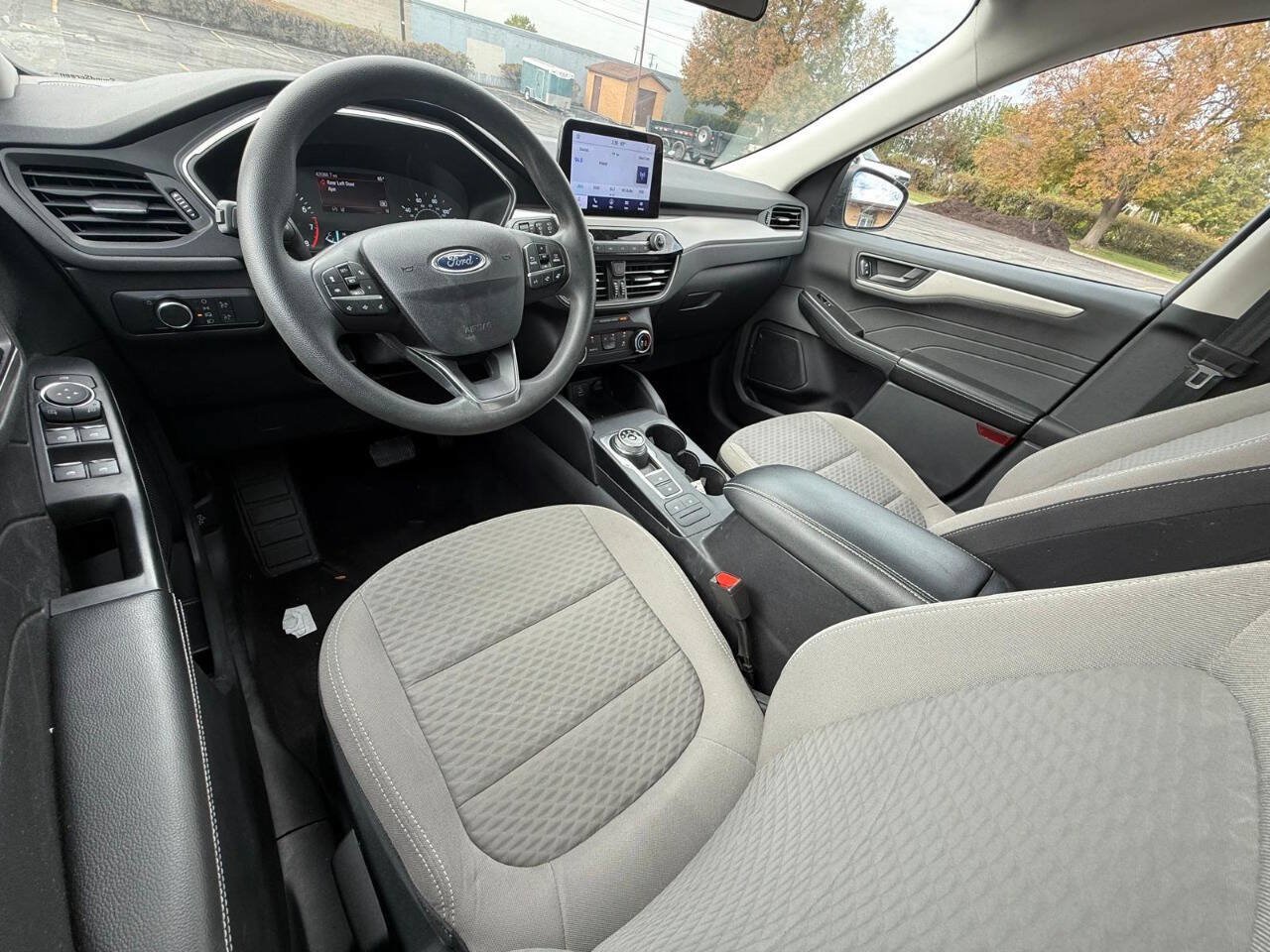 Used 2022 Ford Escape SE FWD image 9