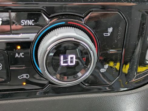 Used 2023 Chevrolet Silverado 1500 LT image 28