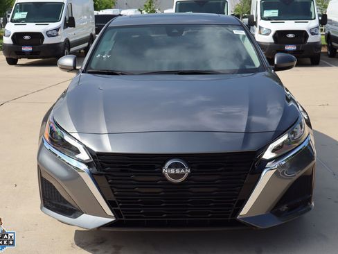 Used 2024 Nissan Altima 2.5 SV w/ SV Premium Package AWD/4WD image 9