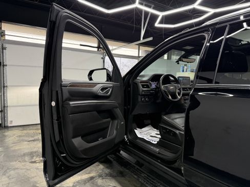 Used 2021 Chevrolet Tahoe High Country w/ Premium Package image 9