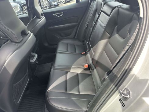 Certified 2022 Volvo S60 B5 Momentum w/ Premium Package image 19