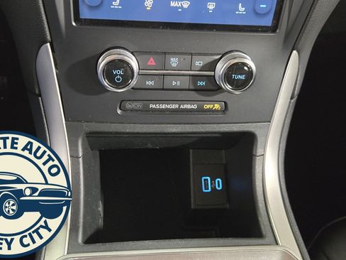 Used 2024 Ford Edge SEL image 14