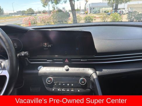 Used 2024 Hyundai Elantra Limited FWD image 17