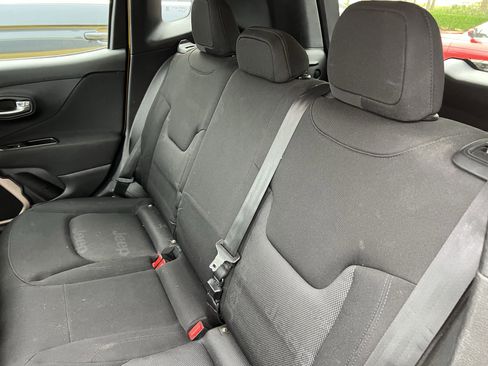 Used 2016 Jeep Renegade Latitude AWD/4WD image 33