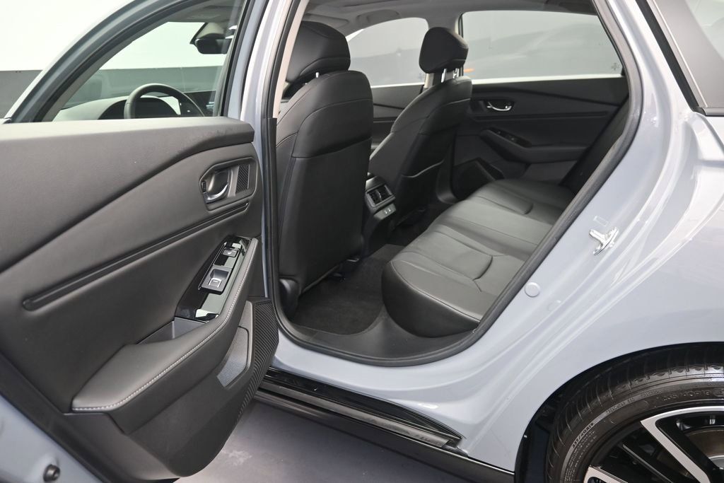 Used 2023 Honda Accord Touring image 11