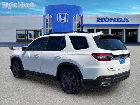 Certified 2025 Honda Pilot Sport image 5
