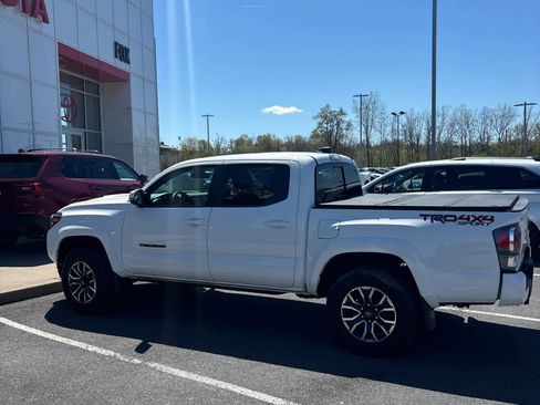 Used 2023 Toyota Tacoma TRD Sport AWD/4WD image 6