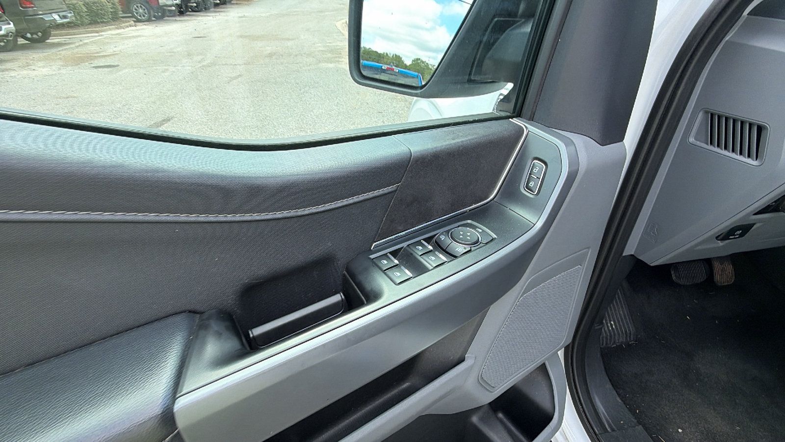 Used 2025 Ford F150 XLT w/ Equipment Group 301A Standard AWD/4WD image 15