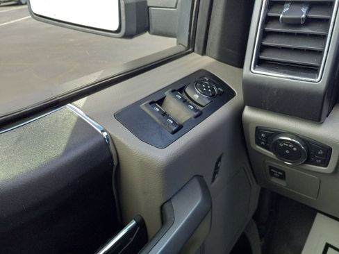 Used 2017 Ford F150 XLT image 22