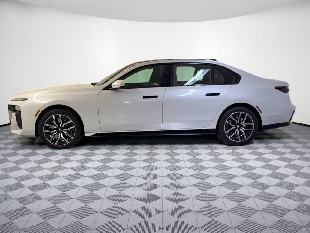 Used 2024 BMW 740i w/ Premium Package 2 RWD image 2