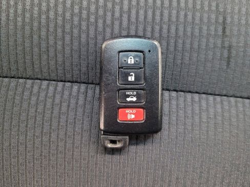 Used 2016 Toyota Camry SE w/ Moonroof Package image 32