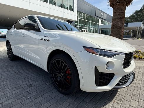 Certified 2022 Maserati Levante Modena image 9
