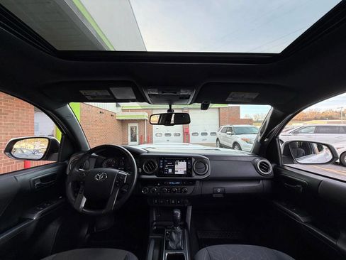 Used 2016 Toyota Tacoma TRD Sport w/ Premium & Technology Package AWD/4WD image 19