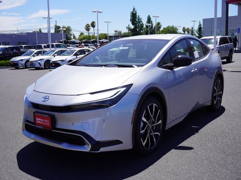 New 2026 Toyota Prius Plug-In Hybrid FWD image 7