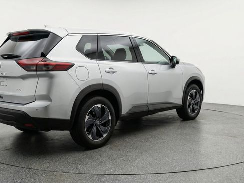 Used 2025 Nissan Rogue SV FWD image 9