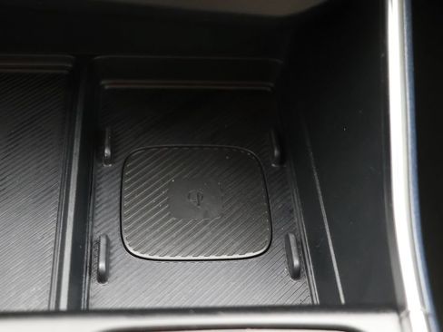 Used 2025 Kia Carnival EX FWD image 25