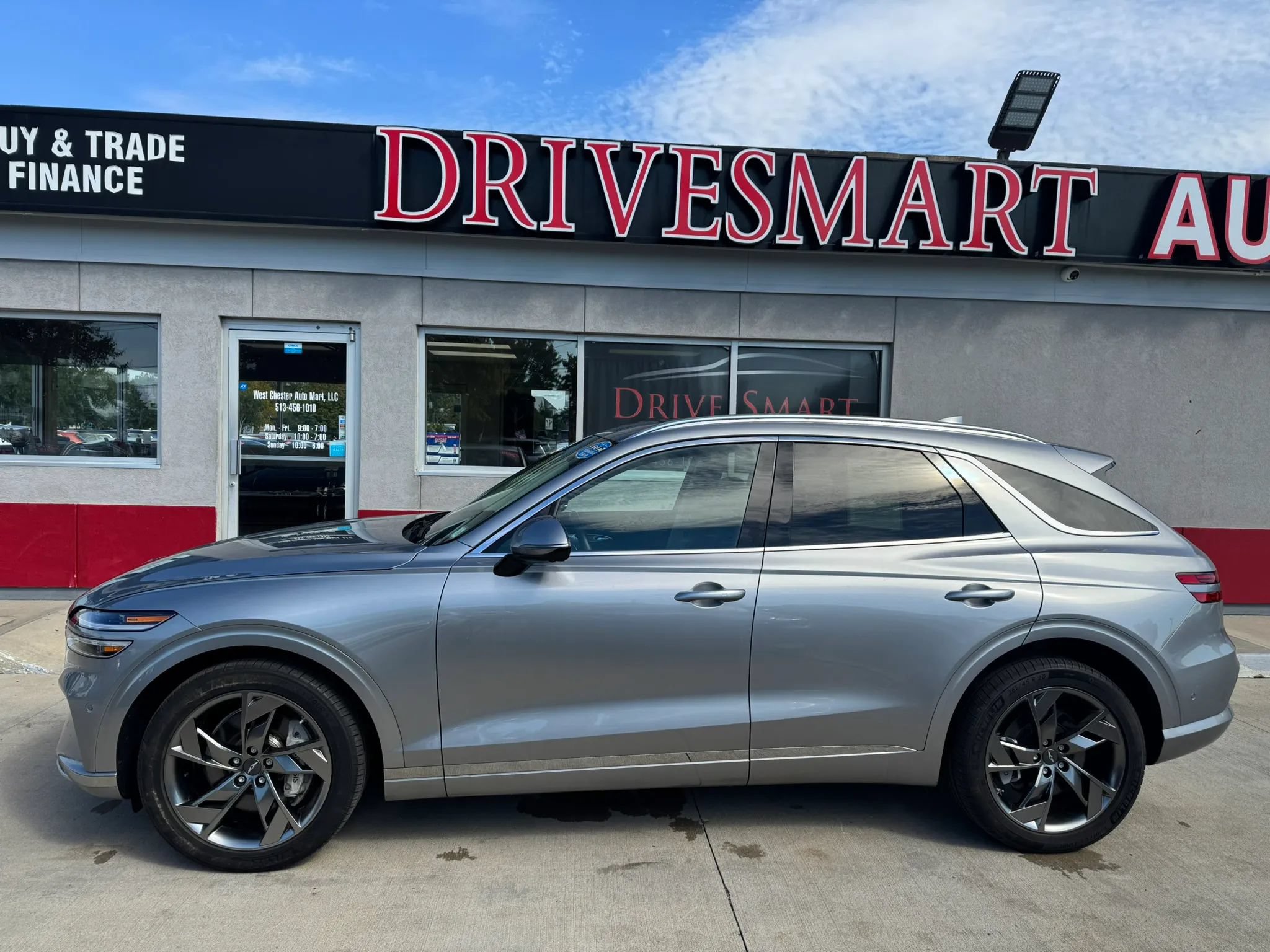 Used 2023 Genesis Electrified GV70 AWD/4WD image 7