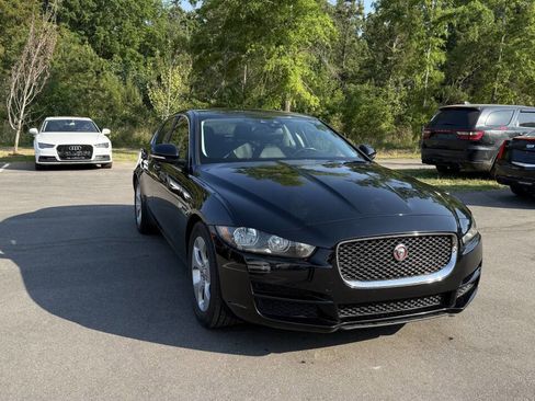 Used 2017 Jaguar XE RWD image 1