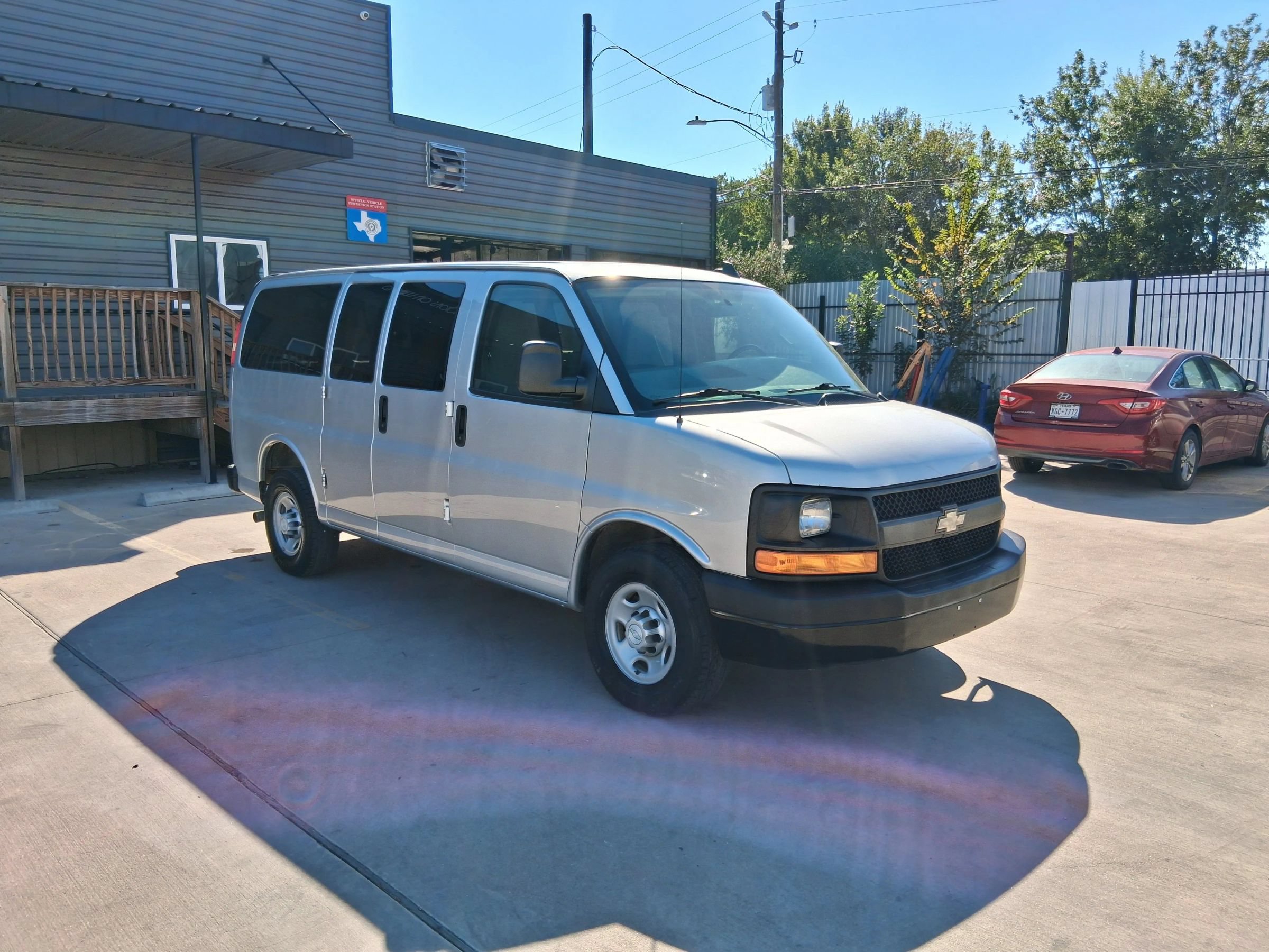 Used 2017 Chevrolet Express 2500 LS RWD image 10