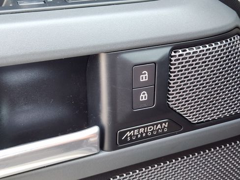 Used 2023 Land Rover Defender 110 X AWD/4WD image 31