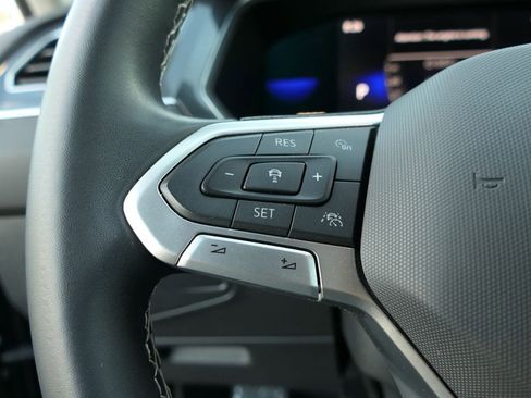 Used 2022 Volkswagen Tiguan SE image 15