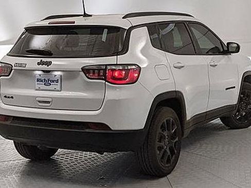 Used 2025 Jeep Compass Latitude w/ Altitude Special Edition AWD/4WD image 3