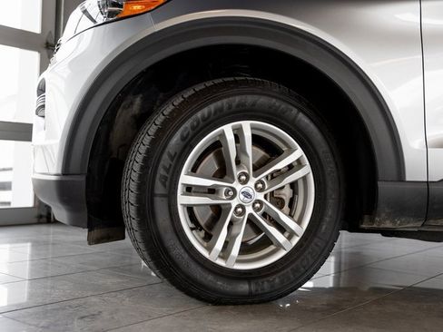 Used 2021 Ford Explorer XLT image 6